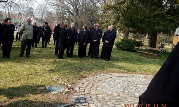 Március  15-e  köszöntése.
