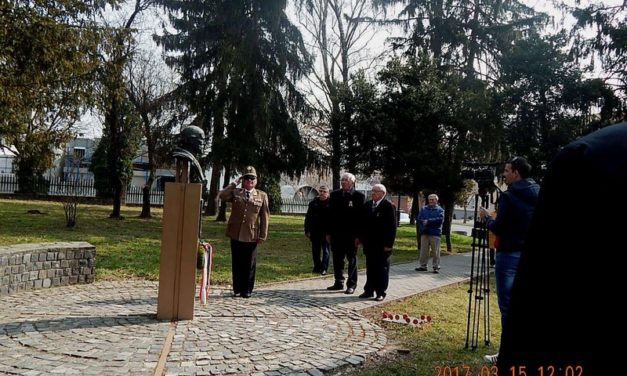 Március  15-e  köszöntése.