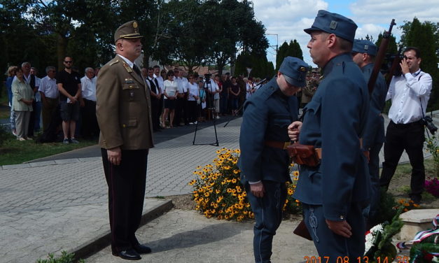 Marcali  Bajtársi  Dalárda  a Zalaapáti  Katonadal  Fesztiválon