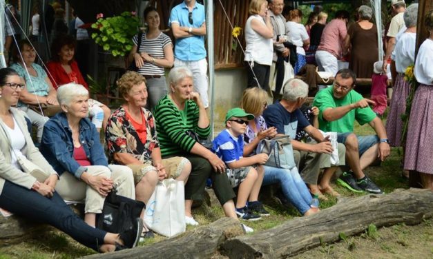 Mesztegnyőn  a  „Rétesfesztiválon”  szerepelt  a  Dalárda