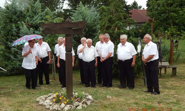 Szent  László  napon,  Mesztegnyőn  a  Dalárda