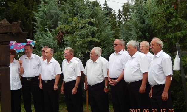 Szent  László  napon,  Mesztegnyőn  a  Dalárda