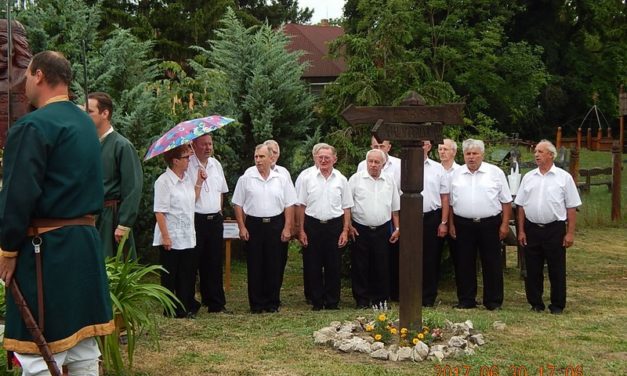 Szent  László  napon,  Mesztegnyőn  a  Dalárda