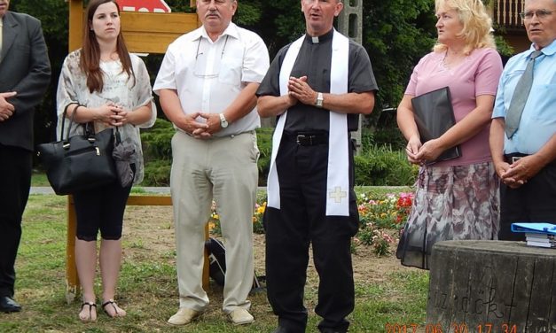 Szent  László  napon,  Mesztegnyőn  a  Dalárda