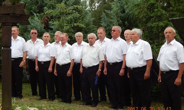 Szent  László  napon,  Mesztegnyőn  a  Dalárda