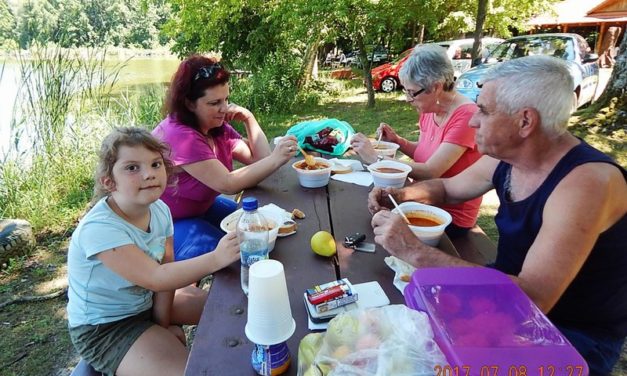 Családi piknik  a  Marcali Bajtársi  Egyesületnél,  Somogyfajszon