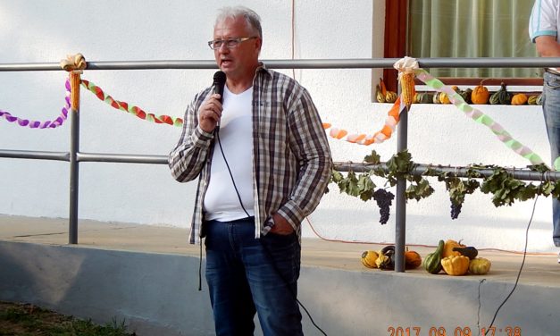 Bajtársi  Dalárda  a Horvátkuti Pinceszeren