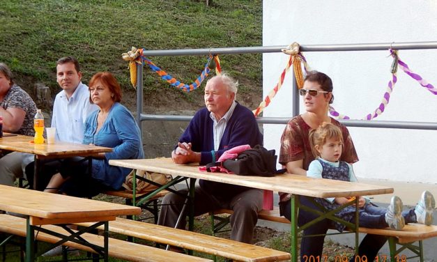 Bajtársi  Dalárda  a Horvátkuti Pinceszeren