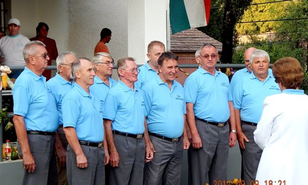 Bajtársi  Dalárda  a Horvátkuti Pinceszeren