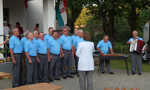Bajtársi  Dalárda  a Horvátkuti Pinceszeren