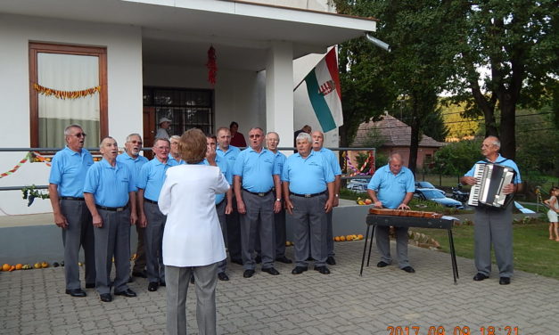 Bajtársi  Dalárda  a Horvátkuti Pinceszeren