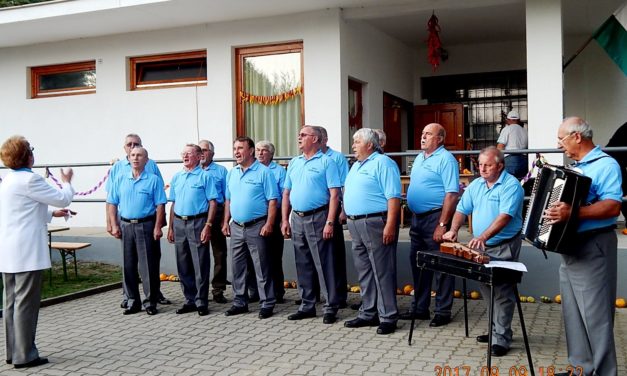 Bajtársi  Dalárda  a Horvátkuti Pinceszeren