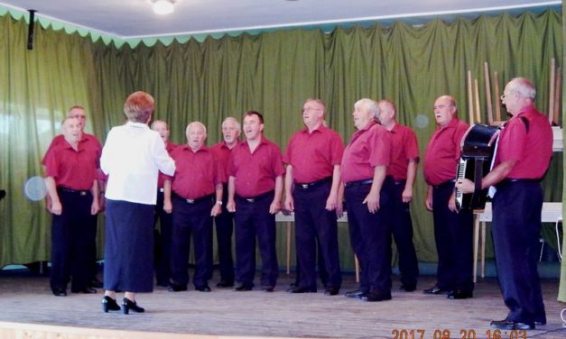 Balatonújlaki Falunapon a  Marcali  Bajtársi Dalárda