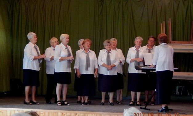 Balatonújlaki Falunapon a  Marcali  Bajtársi Dalárda