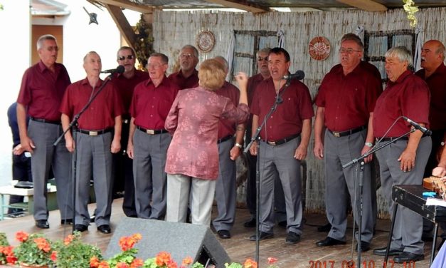 Reziben,  a  Szüreti Mulatságon a  Dalárda