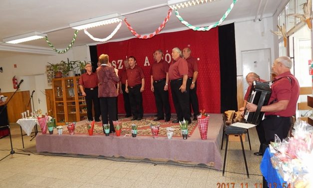 Somogysárdon  a X. Dalos  Találkozón  a Bajtársi  Dalárda
