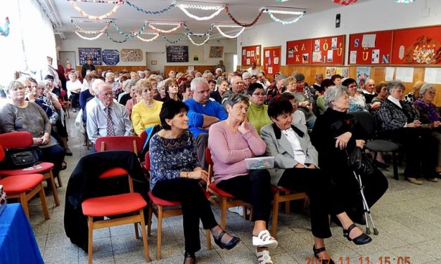 Somogysárdon  a X. Dalos  Találkozón  a Bajtársi  Dalárda