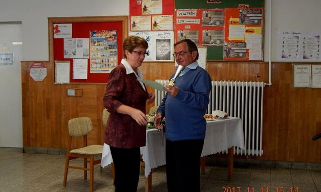 Somogysárdon  a X. Dalos  Találkozón  a Bajtársi  Dalárda