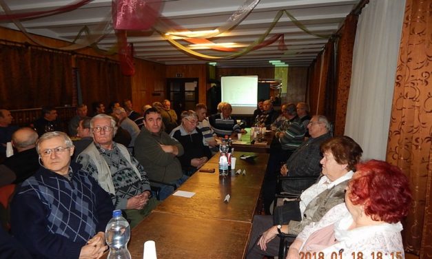 Közgyűlés  a  Bajtársi  Egyesületnél