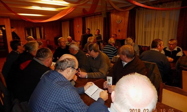 Közgyűlés  a  Bajtársi  Egyesületnél