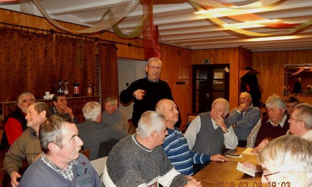 Közgyűlés  a  Bajtársi  Egyesületnél