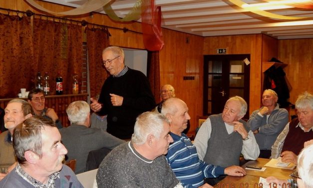 Közgyűlés  a  Bajtársi  Egyesületnél