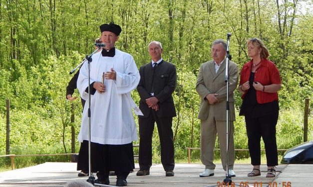 Mesztegnyőn  ünnepelt  a Marcali  Bajtársi  Dalárda