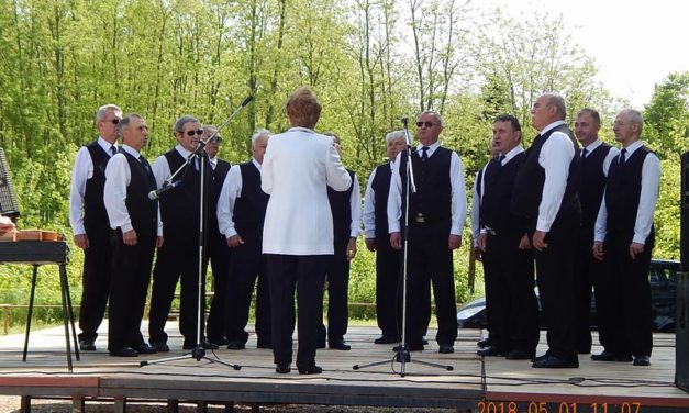 Mesztegnyőn  ünnepelt  a Marcali  Bajtársi  Dalárda
