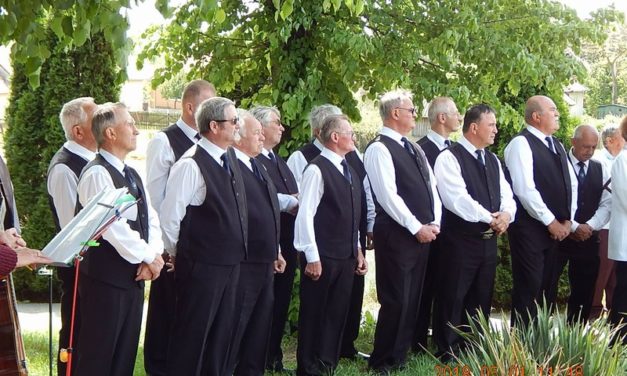 Mesztegnyőn  ünnepelt  a Marcali  Bajtársi  Dalárda