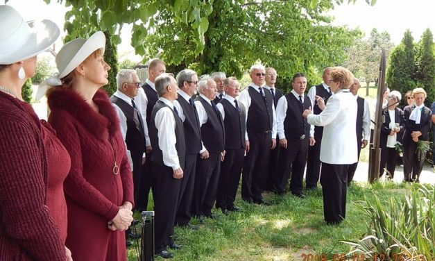 Mesztegnyőn  ünnepelt  a Marcali  Bajtársi  Dalárda