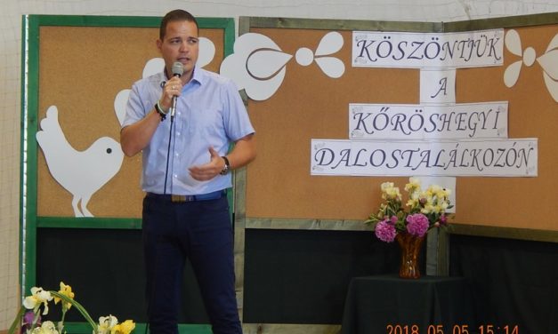 Kőröshegyi   dalos  találkozón  a  Marcali Bajtársi  Dalárda
