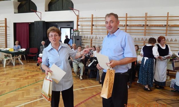 Kőröshegyi   dalos  találkozón  a  Marcali Bajtársi  Dalárda