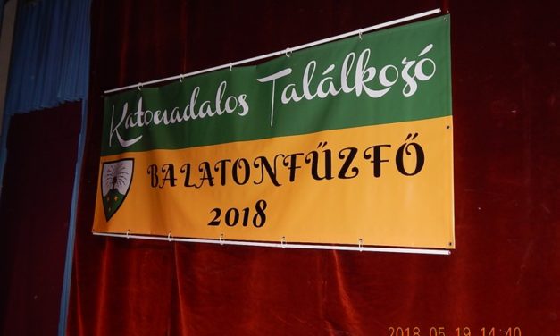 Balatonfűzfőn,  katonadalos  találkozón  a  Marcali  Bajtársi  Dalárda