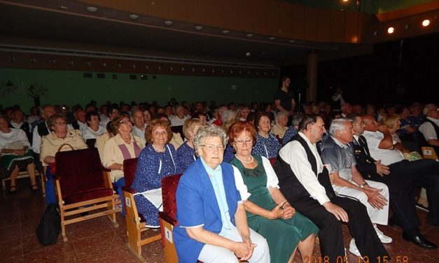 Balatonfűzfőn,  katonadalos  találkozón  a  Marcali  Bajtársi  Dalárda