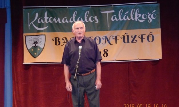 Balatonfűzfőn,  katonadalos  találkozón  a  Marcali  Bajtársi  Dalárda