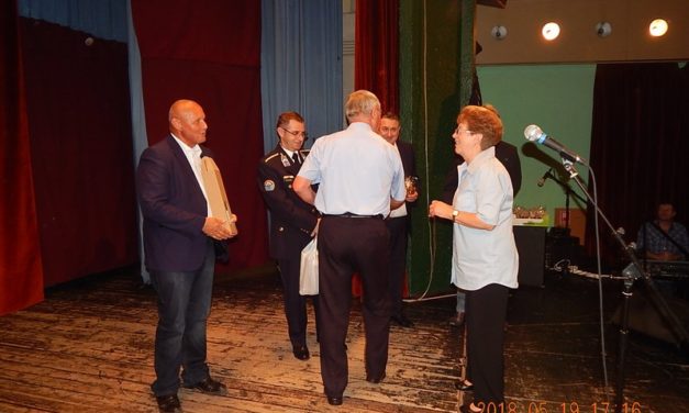 Balatonfűzfőn,  katonadalos  találkozón  a  Marcali  Bajtársi  Dalárda