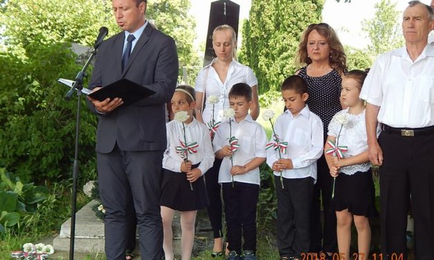 Hősök  Napján  Kéthelyen  lépett  fel  a  Dalárda.