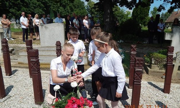 Hősök  Napján  Kéthelyen  lépett  fel  a  Dalárda.