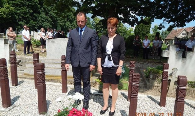 Hősök  Napján  Kéthelyen  lépett  fel  a  Dalárda.