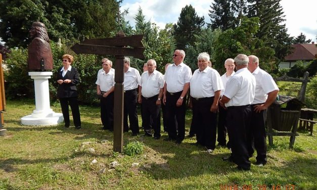 Mesztegnyőn  ünnepelt  a  Dalárda  a  Szent  László  napon.