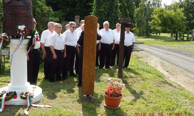 Mesztegnyőn  ünnepelt  a  Dalárda  a  Szent  László  napon.