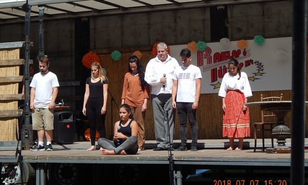 Gombai  Forgatagon a  Bajtársi  Dalárda