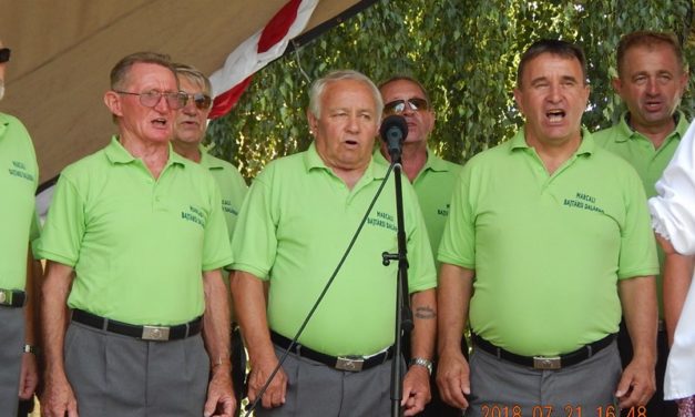 Somogysimonyiban  a  Bajtársi  Dalárda