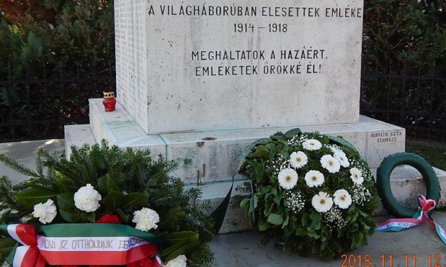 Megemlékezés  a  Hősök  terén