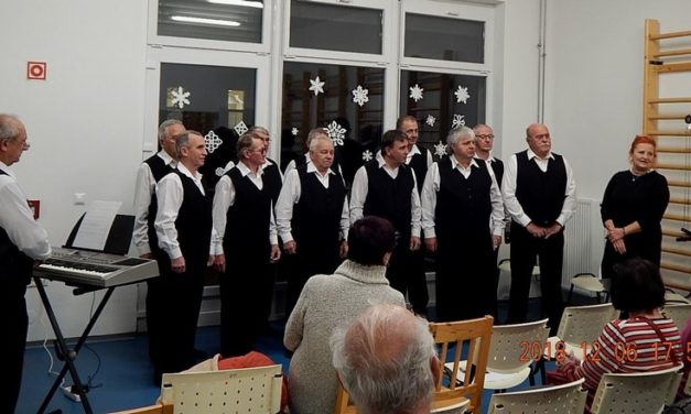Keszthelyen  a   Dalárda