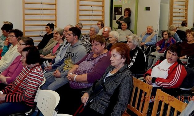 Keszthelyen  a   Dalárda