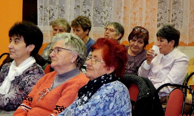 Mezőcsokonyán  az  Idősek  Karácsonyán lépett  fel  a  Dalárda