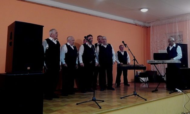 Mezőcsokonyán  az  Idősek  Karácsonyán lépett  fel  a  Dalárda
